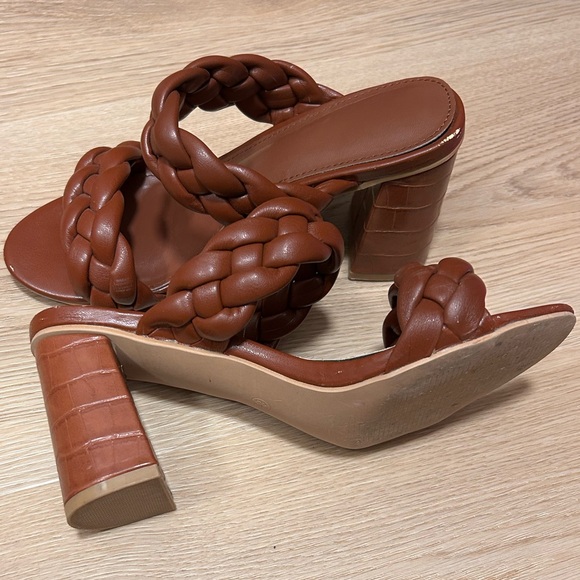 Braided Sandal - Picture 3 of 4